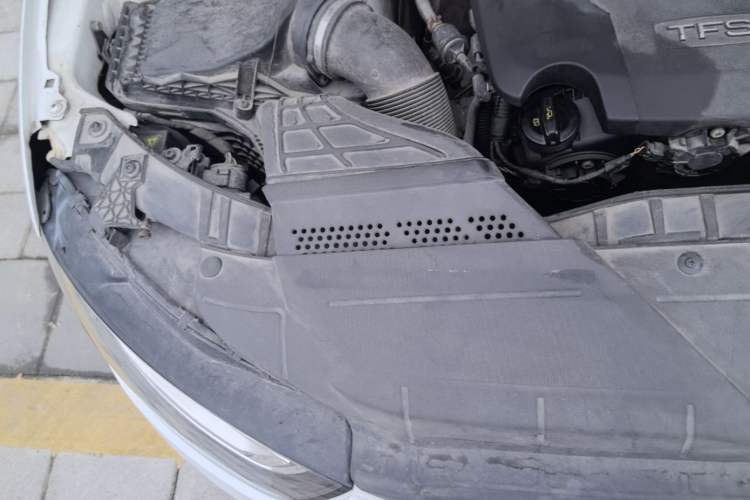 Used Audi A4L 2015 35 TFSI Automatic Comfort Model Engine Bay Right