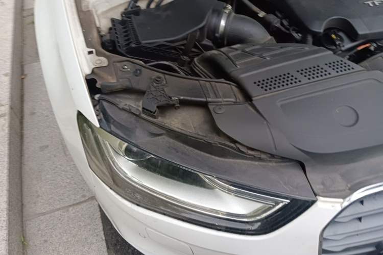 Used Audi A4L 2015 35 TFSI Automatic Comfort Model Engine Bay Right