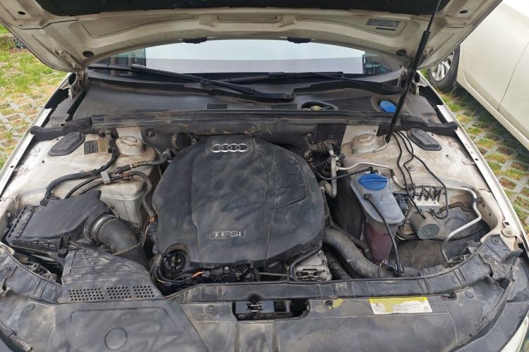 Used Audi A4L 2015 35 TFSI Automatic Standard Model Engine Bay