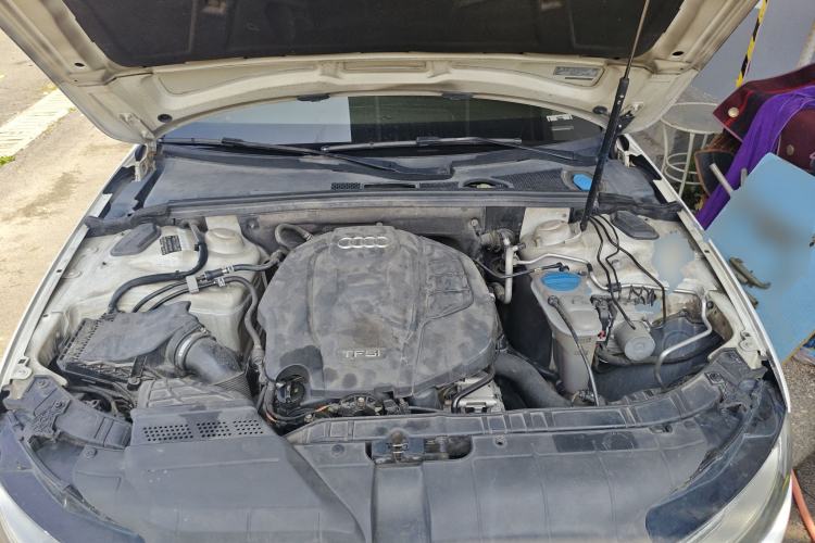 Used Audi A4L 2015 35 TFSI Automatic Standard Model Engine Bay