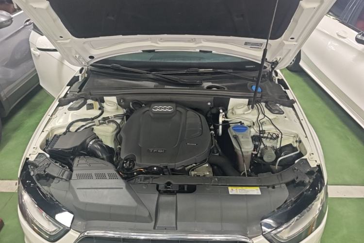 Used Audi A4L 2015 35 TFSI Automatic Comfort Model Engine Bay