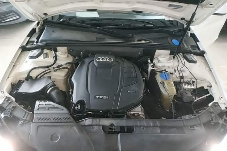Used Audi A4L 2015 35 TFSI Automatic Standard Model Engine Bay