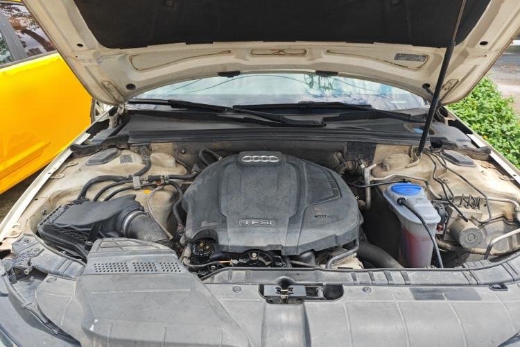 Used Audi A4L 2015 35 TFSI Automatic Standard Model Engine Bay