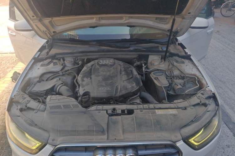 Used Audi A4L 2015 35 TFSI Automatic Comfort Model Engine Bay