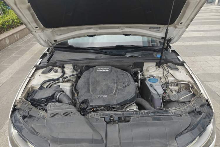 Used Audi A4L 2015 35 TFSI Automatic Standard Model Engine Bay