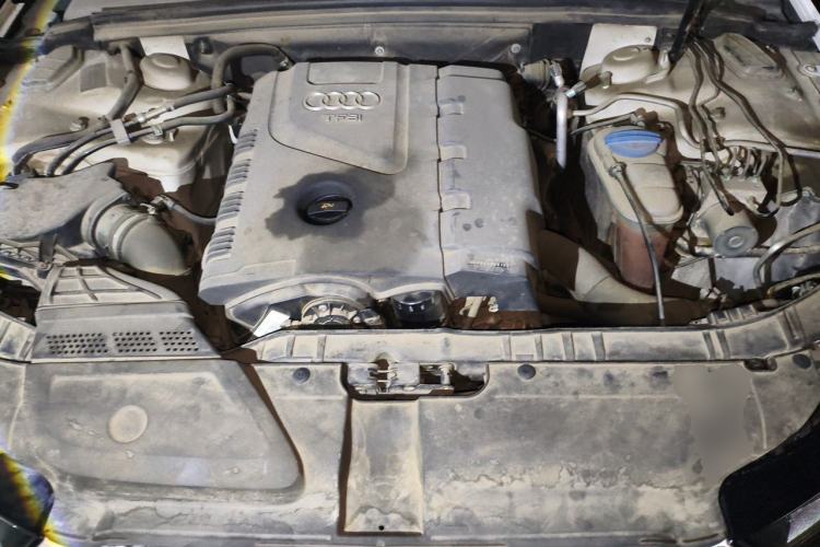 Used Audi A4L  Engine Bay