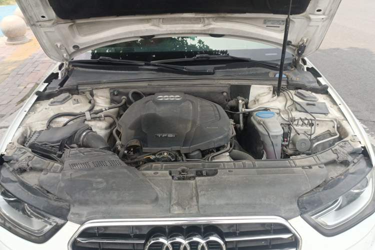 Used Audi A4L 2015 35 TFSI Automatic Standard Model Engine Bay