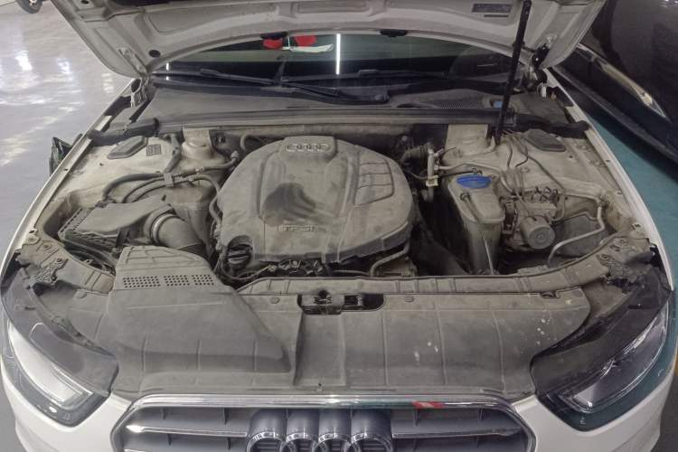 Used Audi A4L 2015 35 TFSI Automatic Standard Model Engine Bay