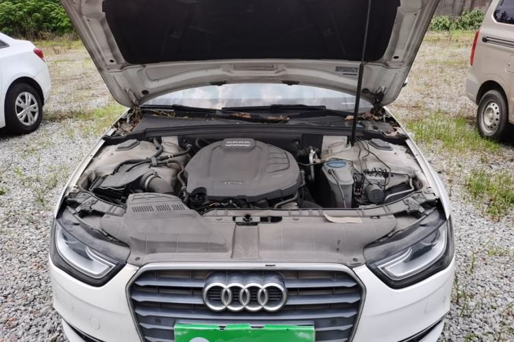 Used Audi A4L 2015 35 TFSI Automatic Standard Model Engine Bay
