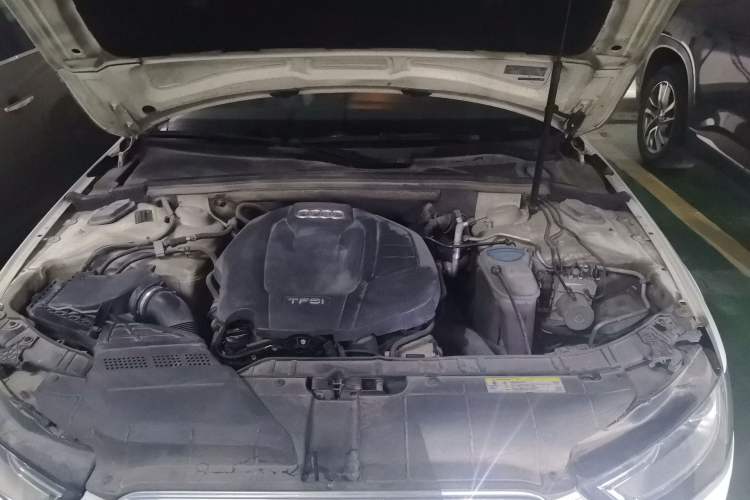 Used Audi A4L 2015 35 TFSI Automatic Comfort Model Engine Bay
