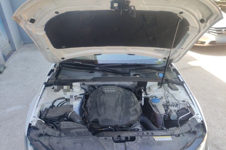 Used Audi A4L 2015 35 TFSI Automatic Standard Model Engine Bay