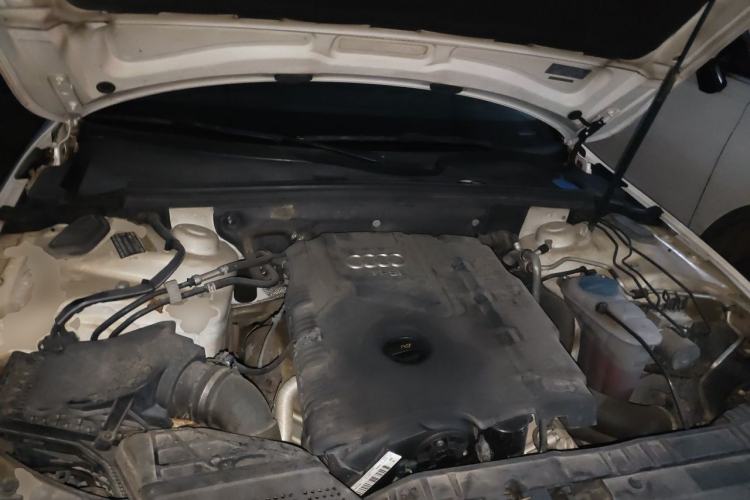 Used Audi A4L 2015 30 TFSI Automatic Comfort Model Engine Bay