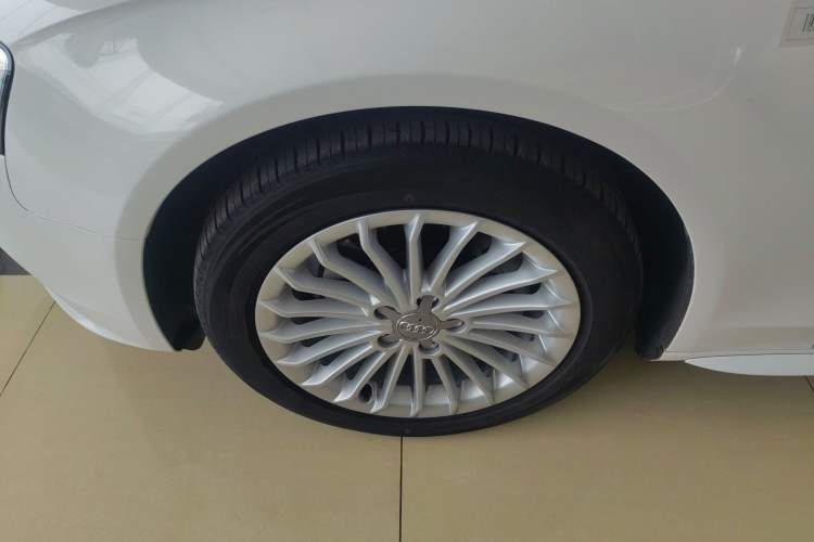 Used Audi A4L 2015 35 TFSI Automatic Comfort Model Exterior 4