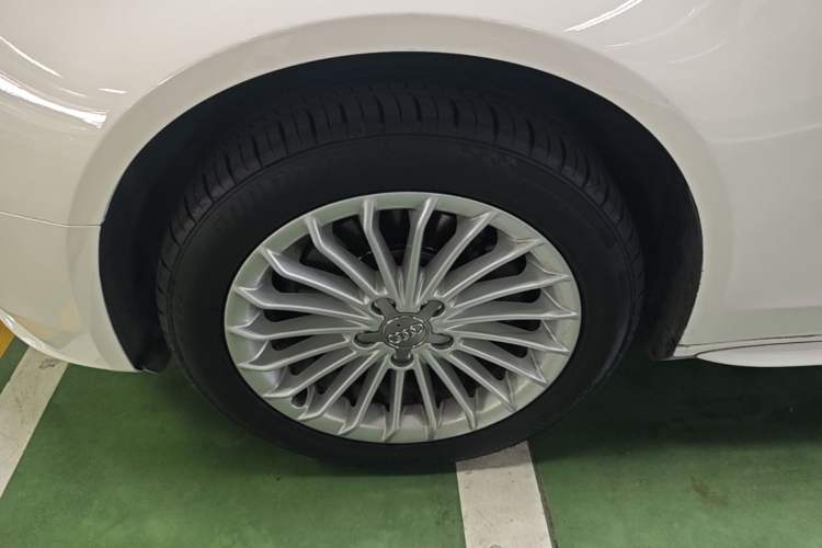 Used Audi A4L 2015 35 TFSI Automatic Comfort Model Exterior 4