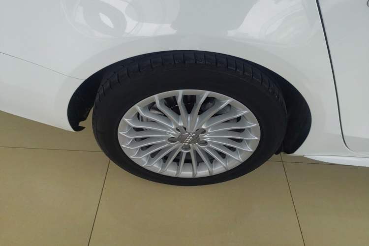 Used Audi A4L 2015 35 TFSI Automatic Comfort Model Exterior 5