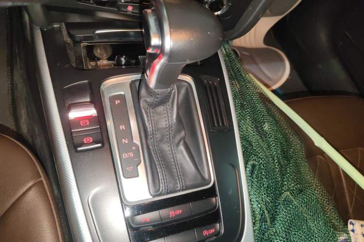 Used Audi A4L 2015 35 TFSI Automatic Standard Model Gear Lever