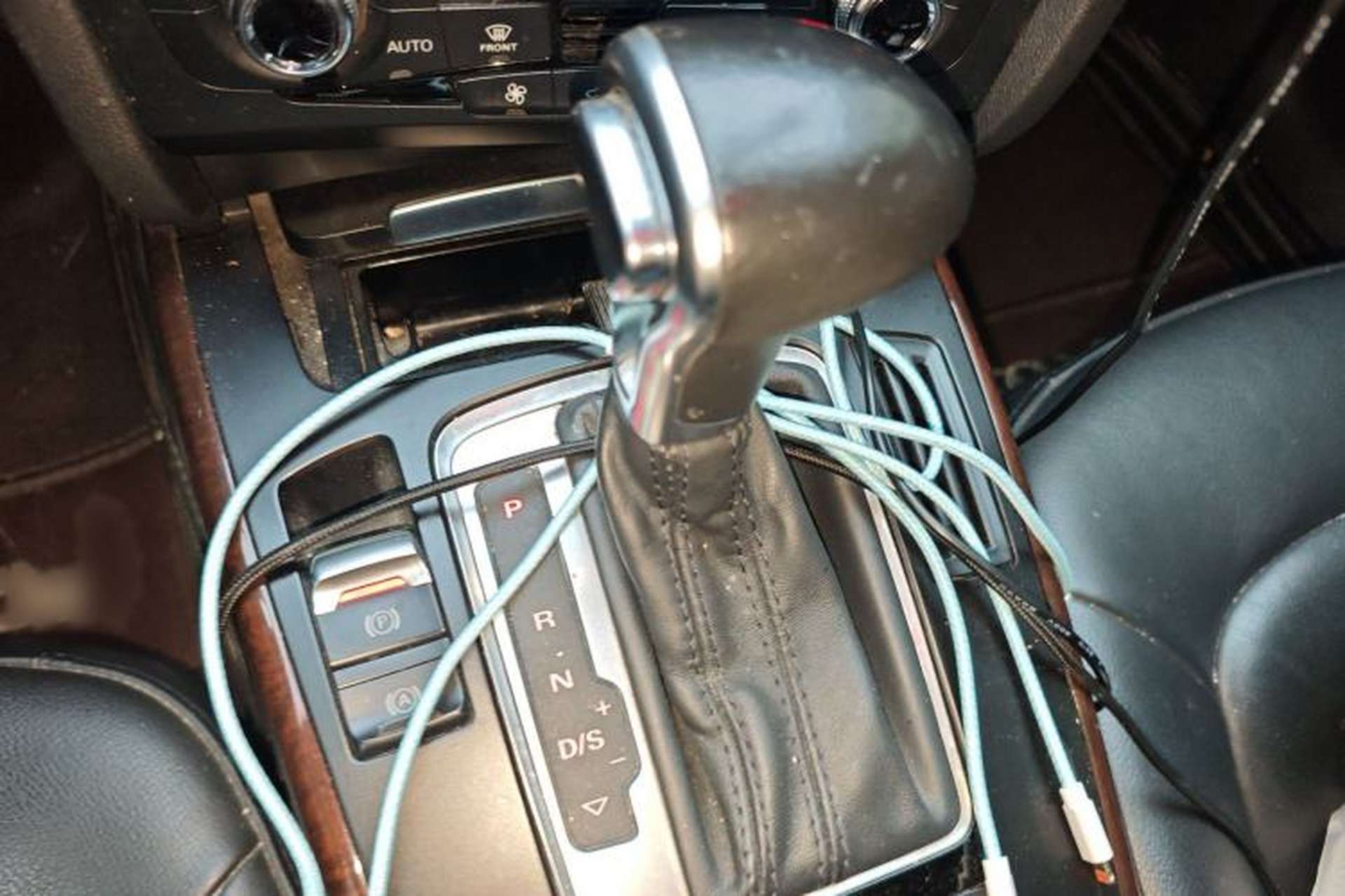 Used Audi A4L 2015 35 TFSI Automatic Comfort Model Gear Lever