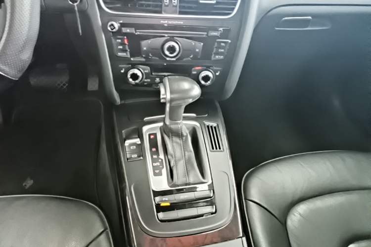 Used Audi A4L 2015 35 TFSI Automatic Comfort Model Gear Lever