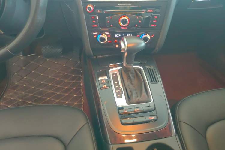 Used Audi A4L 2015 35 TFSI Automatic Comfort Model Gear Lever