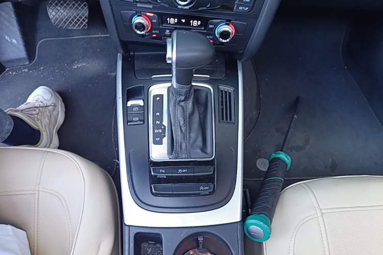 Used Audi A4L 2015 35 TFSI Automatic Standard Model Gear Lever