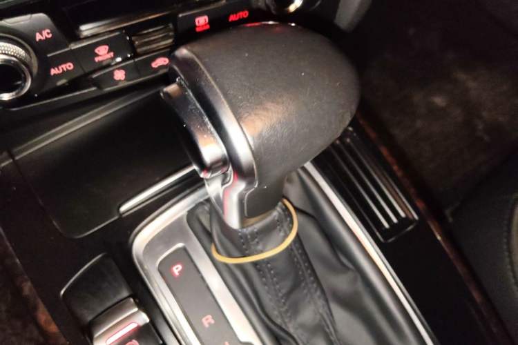 Used Audi A4L 2015 35 TFSI Automatic Comfort Model Gear Lever