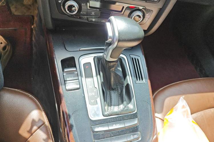 Used Audi A4L 2015 35 TFSI Automatic Comfort Model Gear Lever