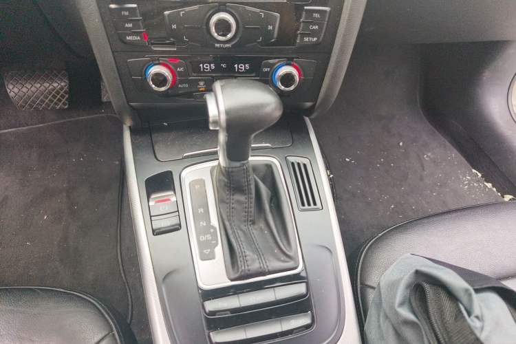 Used Audi A4L 2015 35 TFSI Automatic Standard Model Gear Lever