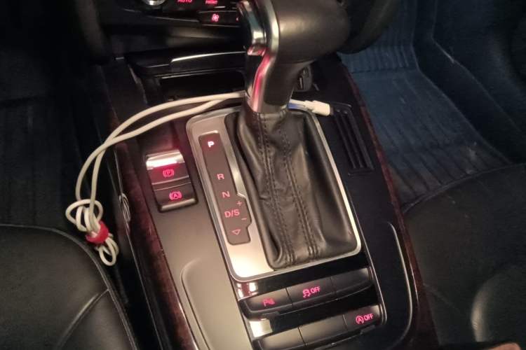 Used Audi A4L 2015 35 TFSI Automatic Comfort Model Gear Lever