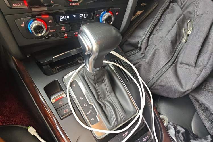 Used Audi A4L 2015 35 TFSI Automatic Comfort Model Gear Lever