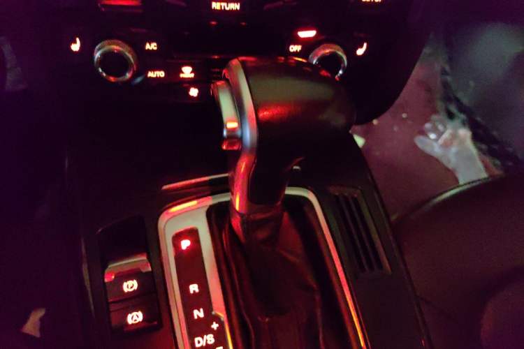 Used Audi A4L 2015 35 TFSI Automatic Comfort Model Gear Lever