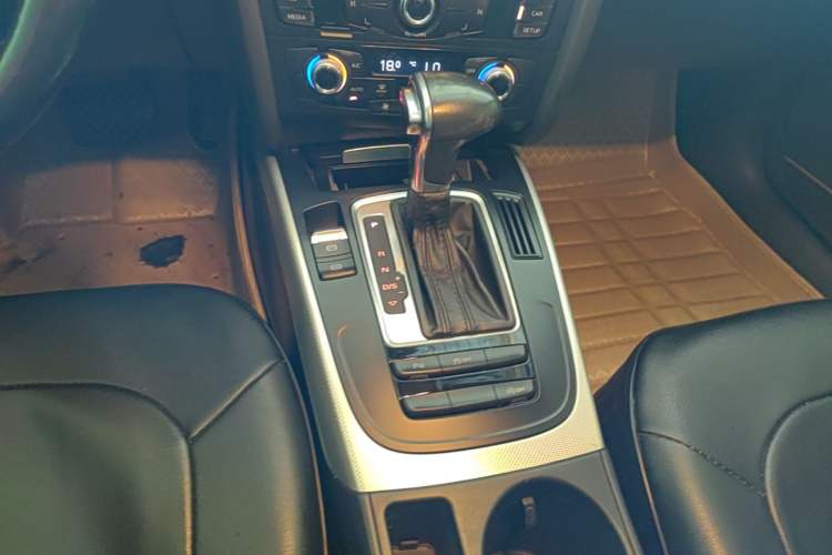 Used Audi A4L 2015 35 TFSI Automatic Standard Model Gear Lever