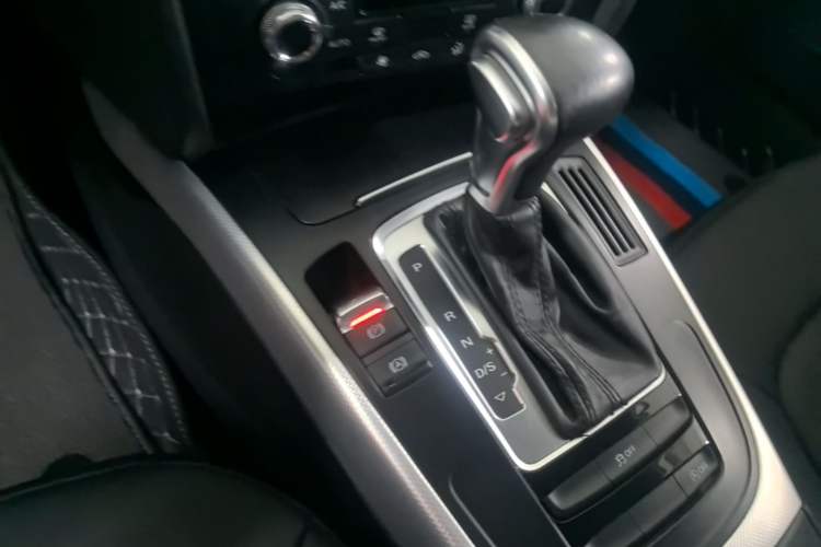 Used Audi A4L 2015 30 TFSI Automatic Comfort Model Gear Lever