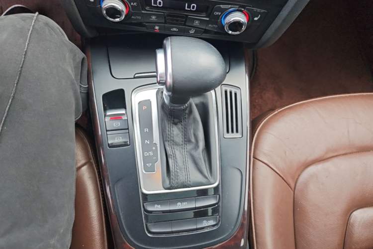 Used Audi A4L 2015 35 TFSI Automatic Comfort Model Gear Lever