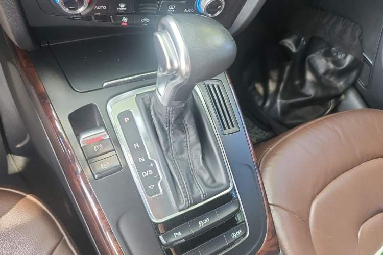 Used Audi A4L 2015 35 TFSI Automatic Comfort Model Gear Lever