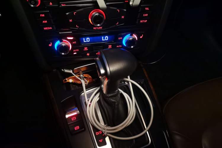 Used Audi A4L 2015 35 TFSI Automatic Comfort Model Gear Lever