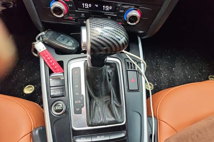 Used Audi A4L 2015 35 TFSI Automatic Standard Model Gear Lever