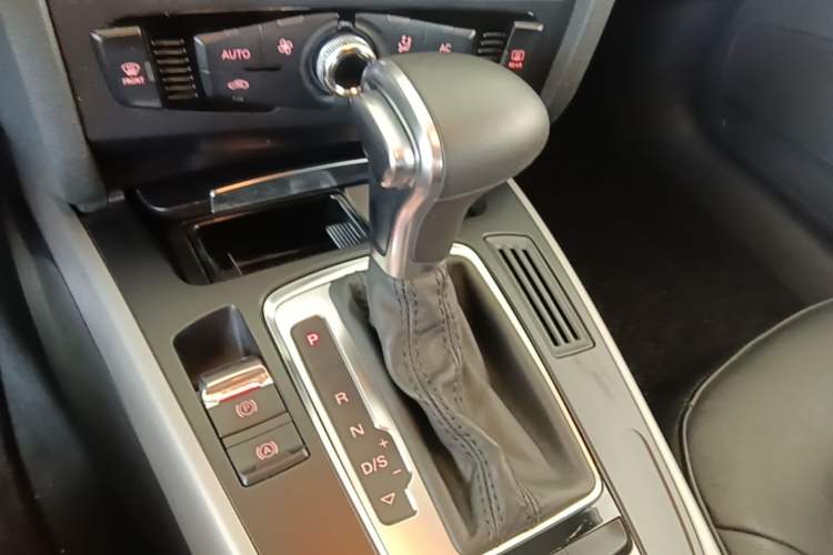 Used Audi A4L 2015 30 TFSI Automatic Comfort Model Gear Lever