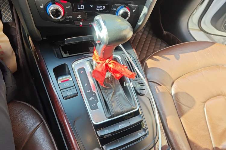Used Audi A4L 2015 35 TFSI Automatic Comfort Model Gear Lever