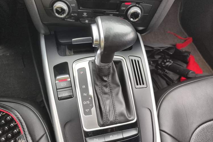 Used Audi A4L 2015 35 TFSI Automatic Standard Model Gear Lever