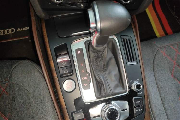 Used Audi A4L 2015 35 TFSI Automatic Technology Model Gear Lever