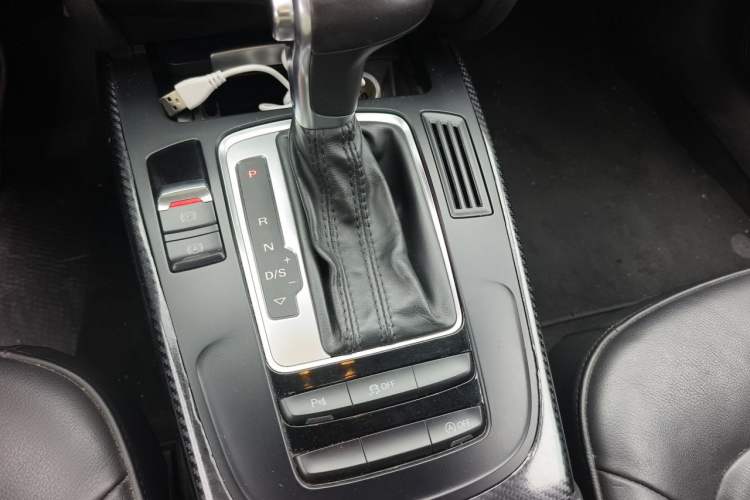 Used Audi A4L 2015 35 TFSI Automatic Comfort Model Gear Lever