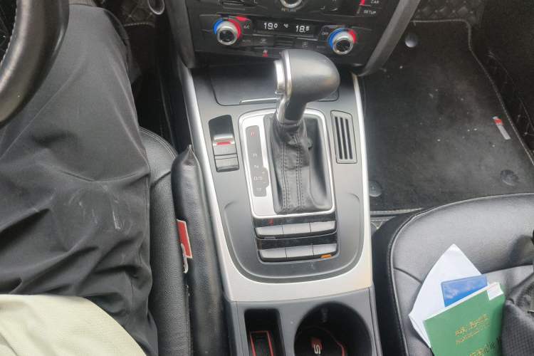 Used Audi A4L 2015 35 TFSI Automatic Comfort Model Gear Lever
