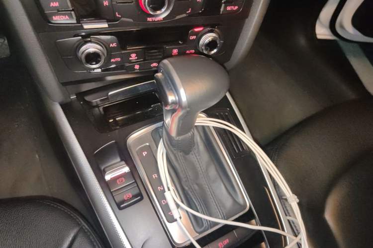 Used Audi A4L 2015 35 TFSI Automatic Standard Model Gear Lever