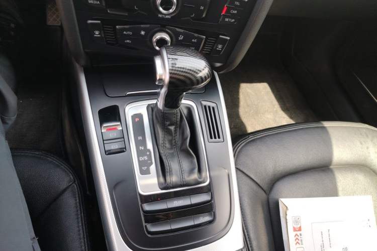 Used Audi A4L 2015 30 TFSI Automatic Comfort Model Gear Lever
