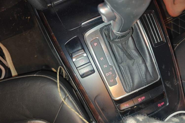Used Audi A4L 2015 35 TFSI Automatic Comfort Model Gear Lever