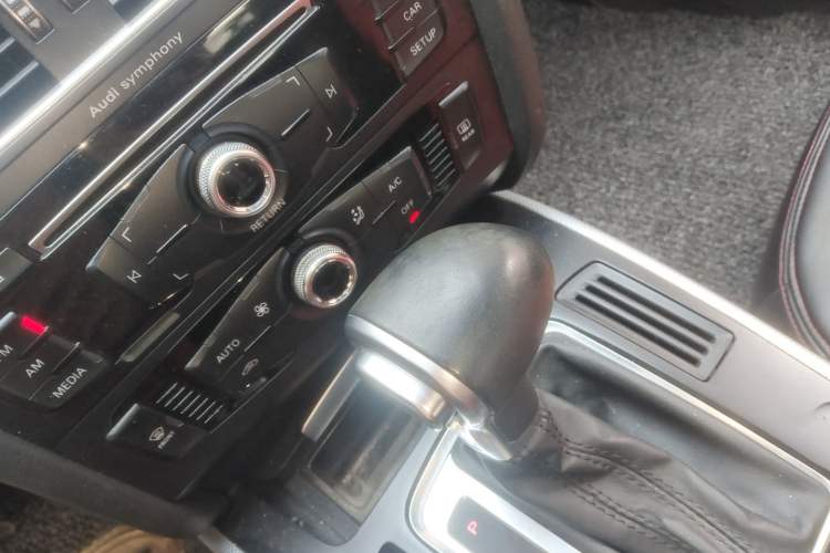 Used Audi A4L 2015 30 TFSI Automatic Comfort Model Gear Lever