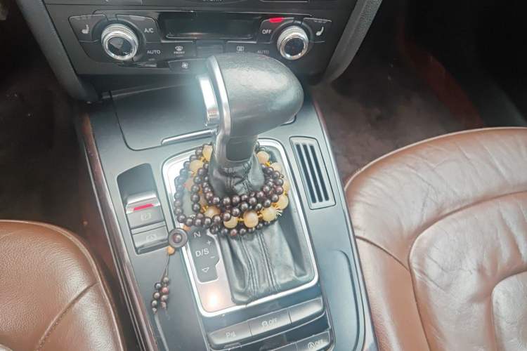 Used Audi A4L 2015 35 TFSI Automatic Comfort Model Gear Lever