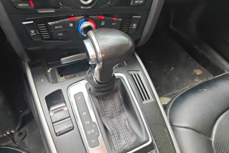 Used Audi A4L  Gear Lever