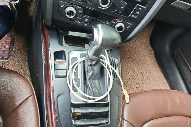 Used Audi A4L 2015 35 TFSI Automatic Comfort Model Gear Lever