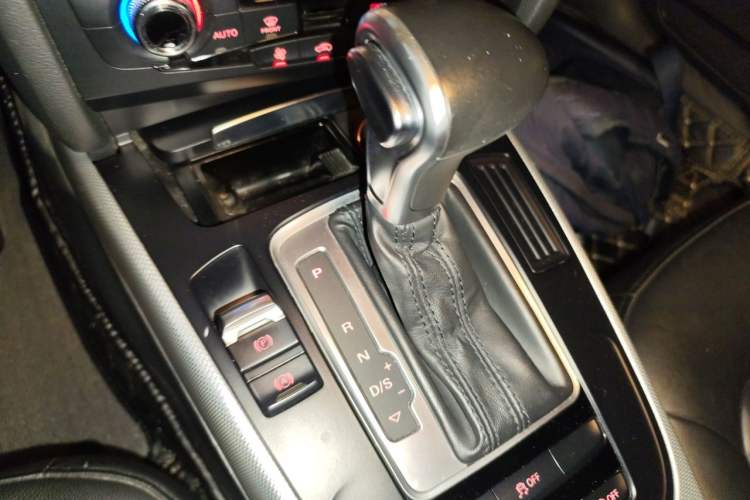 Used Audi A4L 2015 35 TFSI Automatic Standard Model Gear Lever